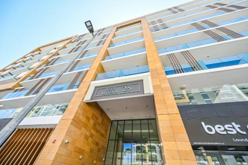 Exterior view, Discover a cozy luxury studio with a refreshing pool, just a 10-minute journey from the city's heart in Nad Al Sheba