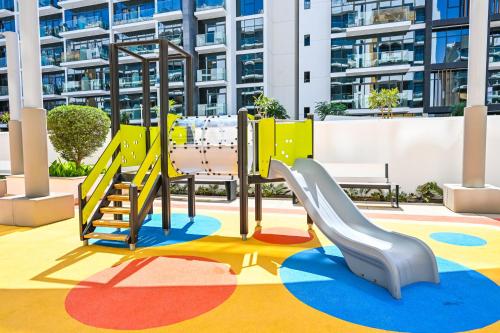 Playground, Discover a cozy luxury studio with a refreshing pool, just a 10-minute journey from the city's heart in Nad Al Sheba