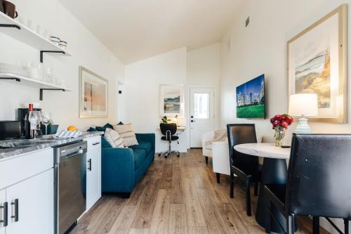 Affordable & New at Heart of SoCO Eateries, King Bed, Rain Shower, Big Fenced Yard, Austin (foto 3)