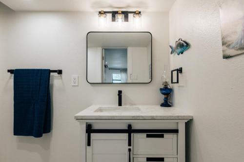 Affordable & New at Heart of SoCO Eateries, King Bed, Rain Shower, Big Fenced Yard, Austin (foto 6)