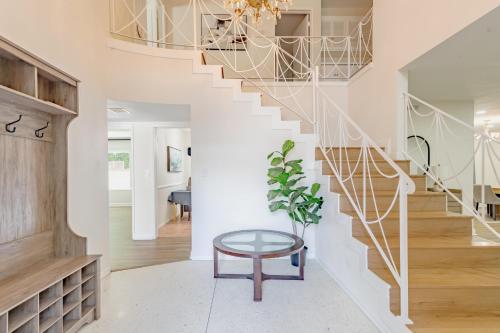 Beautiful 5 bedroom sleeps16 pool Universal, Los Angeles (fotografie 3)