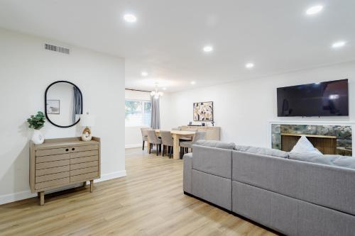 Beautiful 5 bedroom sleeps16 pool Universal, Los Angeles (fotografie 8)