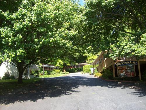 Two-Bedroom Cottage with Garden View