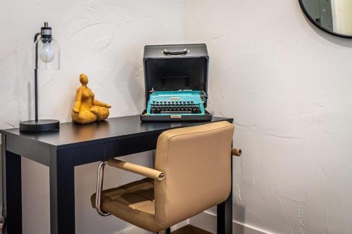 Stylish 2-Bedroom walking distance to Downtown