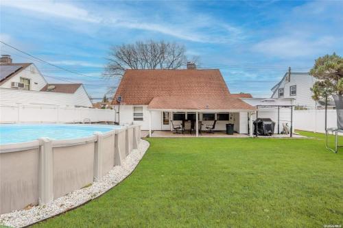 Villa with amazing pool & yard near NYC & Queens