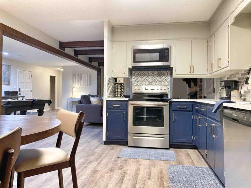 Decatur Chic Family Home with Pool Table Decatur Chic Family Home with Pool Table