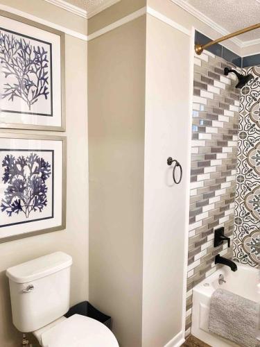 Decatur Chic Family Home with Pool Table Decatur Chic Family Home with Pool Table