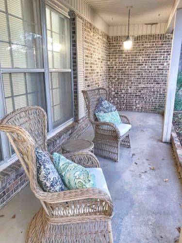 Decatur Chic Family Home with Pool Table in Decatur