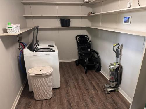 Decatur Chic Family Home with Pool Table Decatur Chic Family Home with Pool Table