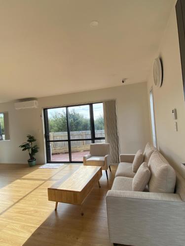 CozyNest2 in Flat Bush