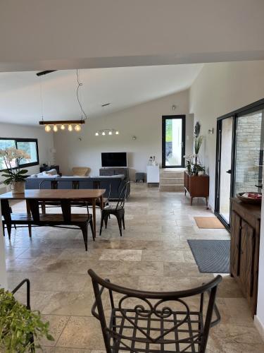 Létesítmények, La Grange à Marjo in Faucon