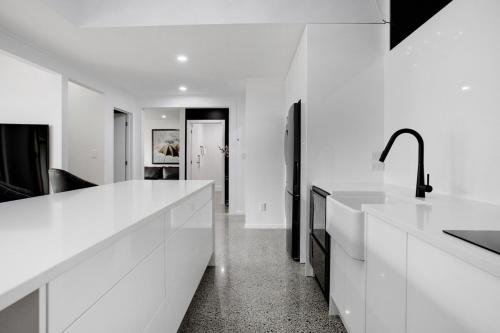 Chic Modern 2BR Heart of Manukau, Auckland (photo 3)