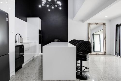 Chic Modern 2BR Heart of Manukau, Auckland (photo 6)