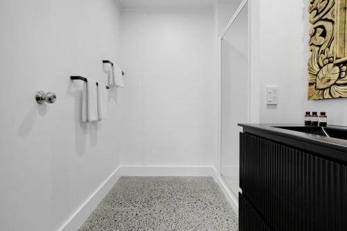 Chic Modern 2BR Heart of Manukau, Auckland (photo 7)