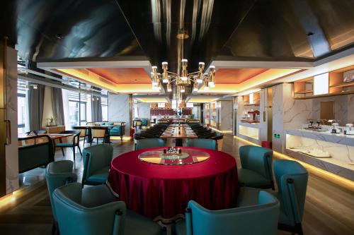 Restaurant, Ramada by Wyndham Vientiane Central in Chanthabouly