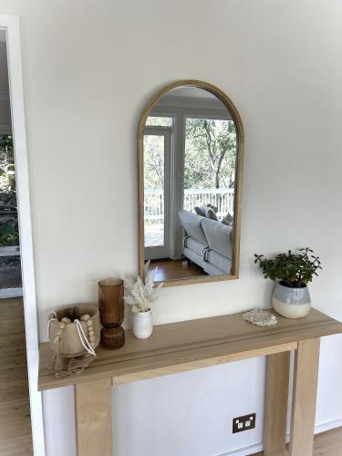 設施, Treetop Retreat Northern Beaches with Stunning Pittwater Bay Views in 北灘