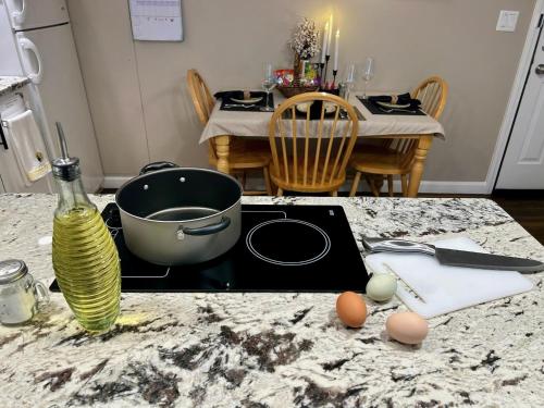 The Hive - Unique Themed Getaway in บิลเลริกา (MA)