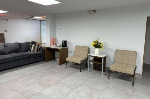 Suburban Studios Fairborn - Dayton