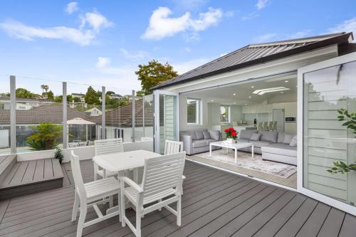 Stunning Remuera 3BR with Patio & Parking Zodiak Stays in ريمورا