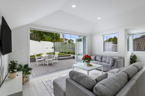Stunning Remuera 3BR with Patio & Parking Zodiak Stays in ريمورا