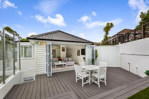 Stunning Remuera 3BR with Patio & Parking Zodiak Stays in ريمورا
