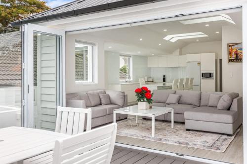 Stunning Remuera 3BR with Patio & Parking Zodiak Stays in ريمورا