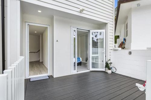 Stunning Remuera 3BR with Patio & Parking Zodiak Stays in ريمورا