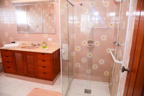 Deluxe Suite image 1