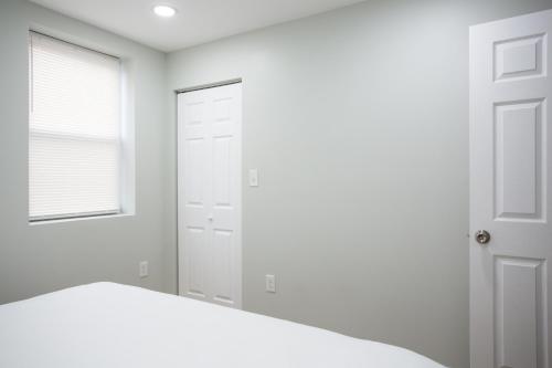 Stylish Stay in Center City, French-Japanese & Minimalist Vibes