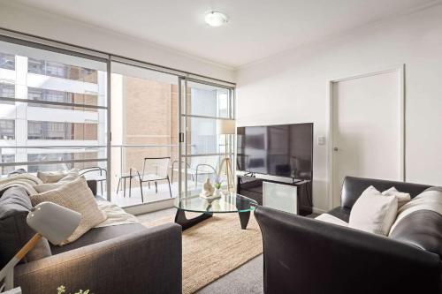 Cozy 2BR Apartment Steps from Darling Harbour - image 9