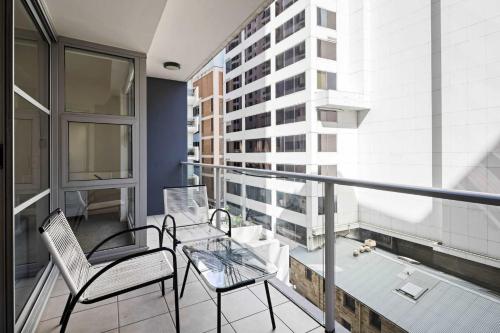 Cozy 2BR Apartment Steps from Darling Harbour - image 12