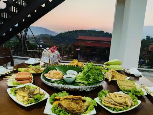 Nghi duong tai Lang Van hoa- Du lich cac dan toc Viet Nam in Son Tay