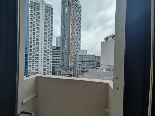 3 Double Beds and 1 Single Bed and 2 Double Sofa Beds in a small 2 Bedrooms Penthouse, Auckland