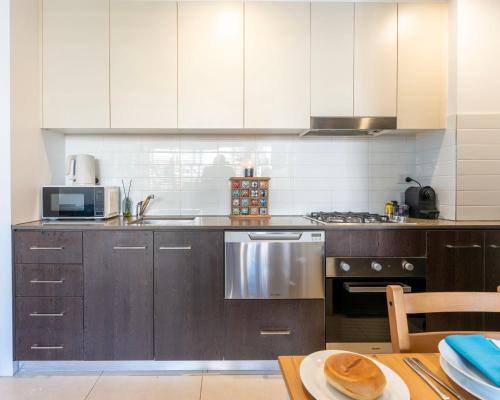 Facilities, Elegant Apartment, Heart of Newtown with Secure Parking in Newtown