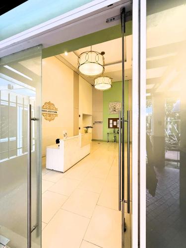 JFam Suites - Studio and 1Bedroom Units! - 숙소 외관