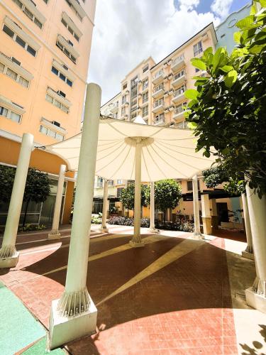 JFam Suites - Studio and 1Bedroom Units! - 숙소 외관