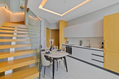 Elegant 1BR Sky Villa High-Rise Luxury Stay, Dubai (foto 4)