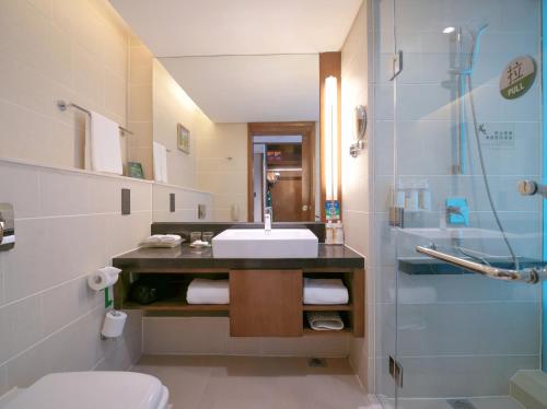 669442983 Holiday Inn Qingdao City Center by IHG - May 4th Square