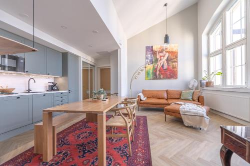 Stunning Loft with Water View & Free Garage Parking in 庫奧皮奧