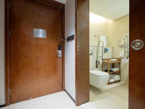 669443248 Holiday Inn Qingdao City Center by IHG - May 4th Square