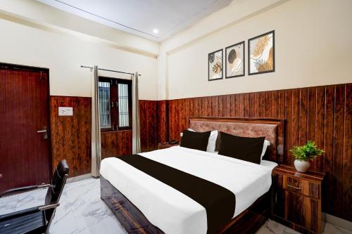 Super OYO Collection O Govind Vihar Matiyari Formerly Saffron in Indira Nagar