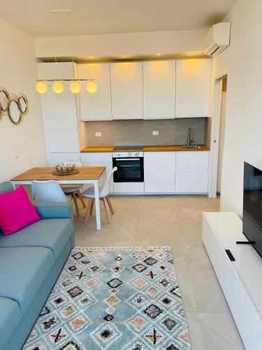 NEW 2 bedroom apartment in Navigli with a great view!, Milano