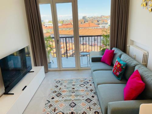 Renovated 2 bedroom apartment in Navigli with a view!