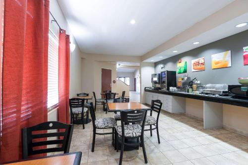 Quality Inn & Suites Lake Charles South - image 8