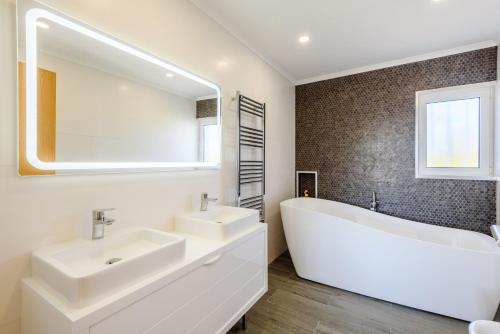 Exterior view, Casa Rita in Caleira