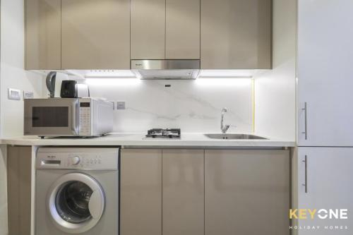 Chic Modern Studio in Azizi Riviera - image 4
