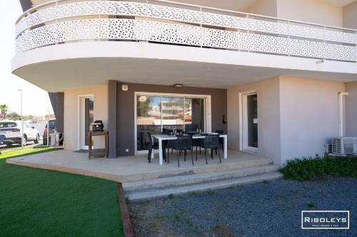 Entrance, Riboleys - T3 climatise a 100m de la mer in Vias