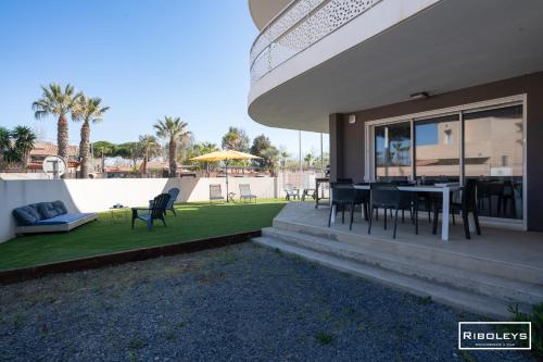 Entrance, Riboleys - T3 climatise a 100m de la mer in Vias