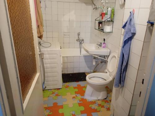 room detail thumbnail 2