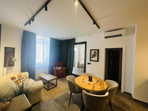 2 bedrooms, 2 beds